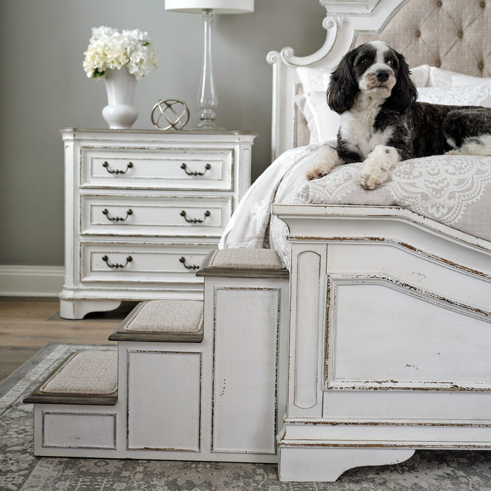 Magnolia Manor Pet Steps in Antique White